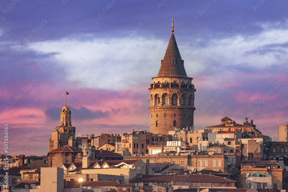 Obraz premium View of Galata Tower in Istanbul before sunset