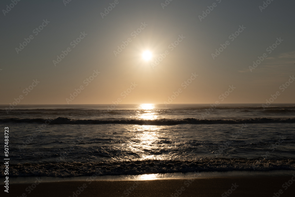 Fototapeta premium 早朝の鹿島灘の風景 須田浜海岸 5月