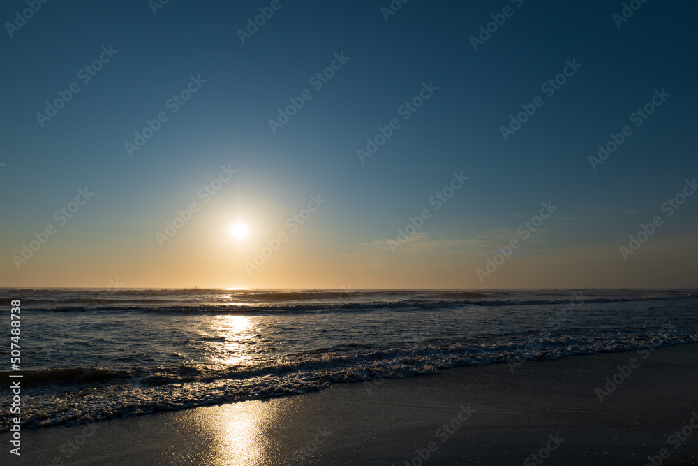 早朝の鹿島灘の風景　須田浜海岸　5月