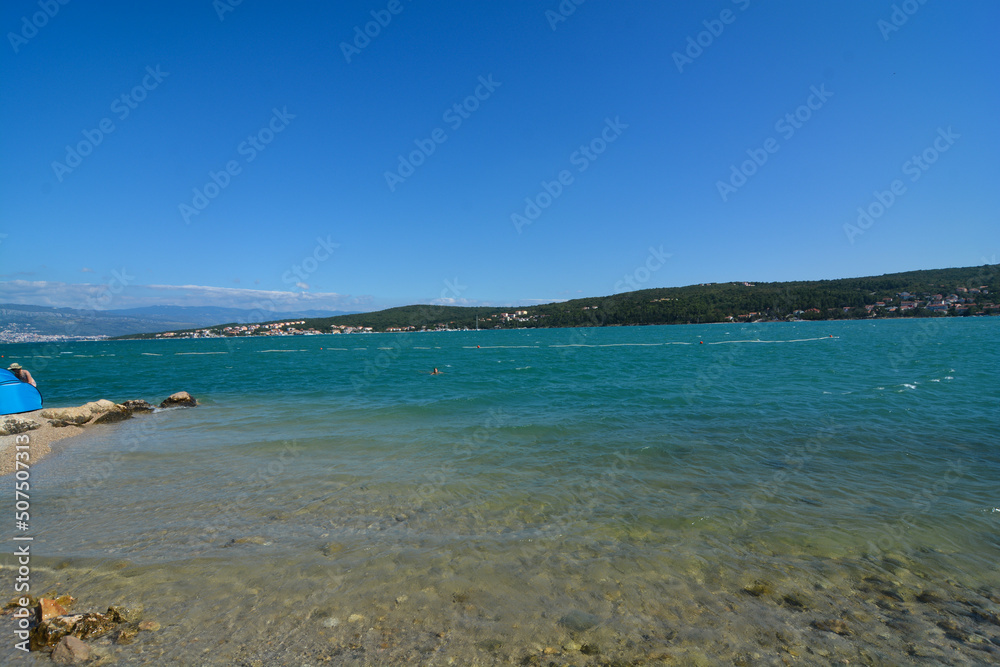 isola di krk croazia con mare cristallino