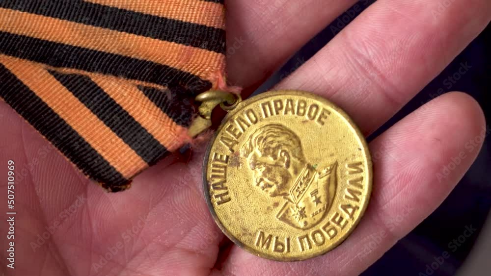 Vídeo do Stock: Soviet medals in hands. Victory in WWII. The victory of ...