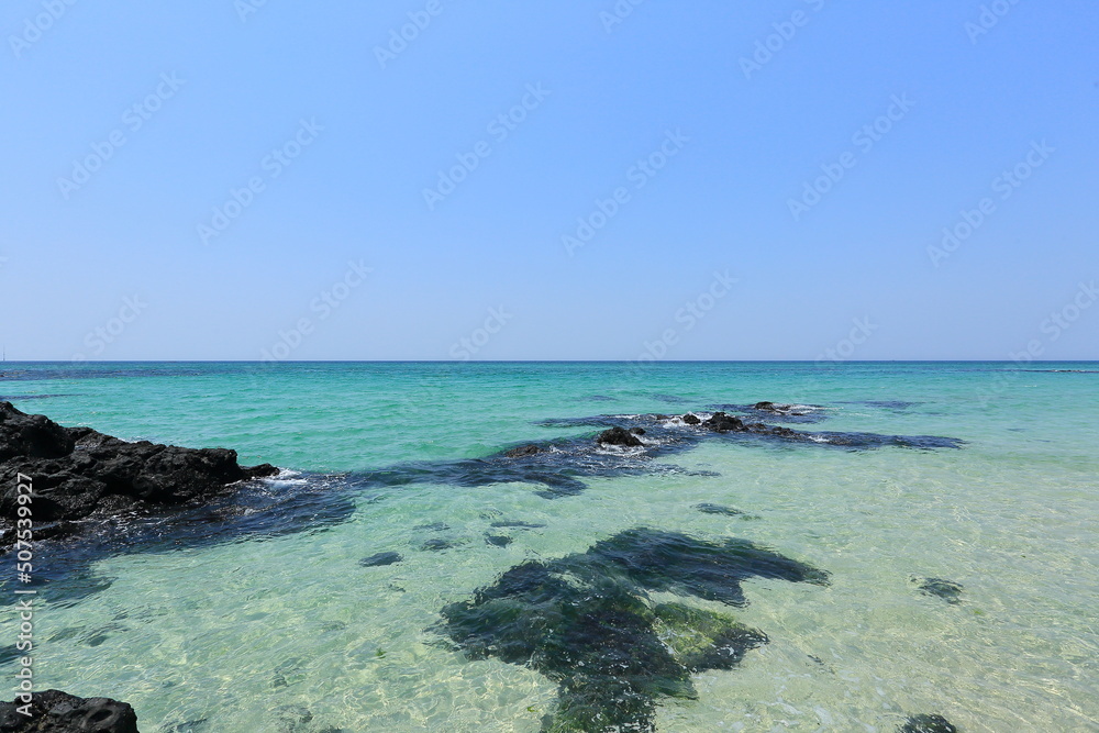 제주도의 해변관광명소 곽지과물해변의 풍경과 파도