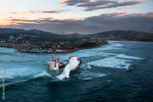 Εκτύπωση καμβά Container ship on stormy sea delivering cargo