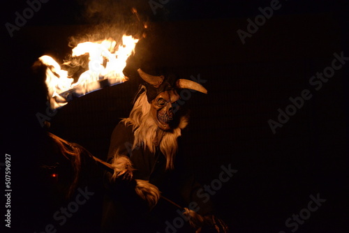 Walpurgisnacht. Teufel tanzen im Feuer