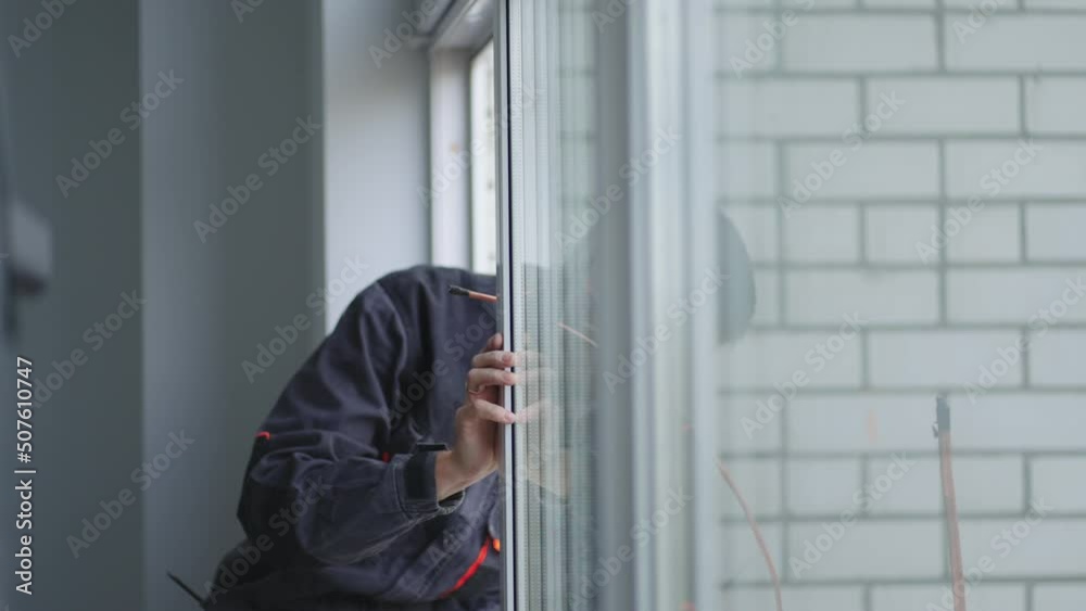 Air conditioning wizard. A man at high altitude installs air conditioning. Replacement of thermal insulation. Air conditioning systems Air conditioning wizard. A man at high altitude installs air conditioning. Replacement of thermal insulation. Air conditioning systems