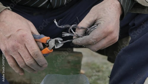 to Bite off the Wires
