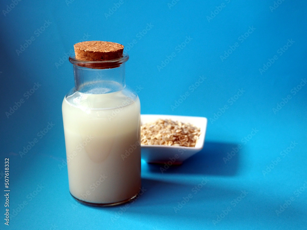 Oat milk and oats Oat milk and oats