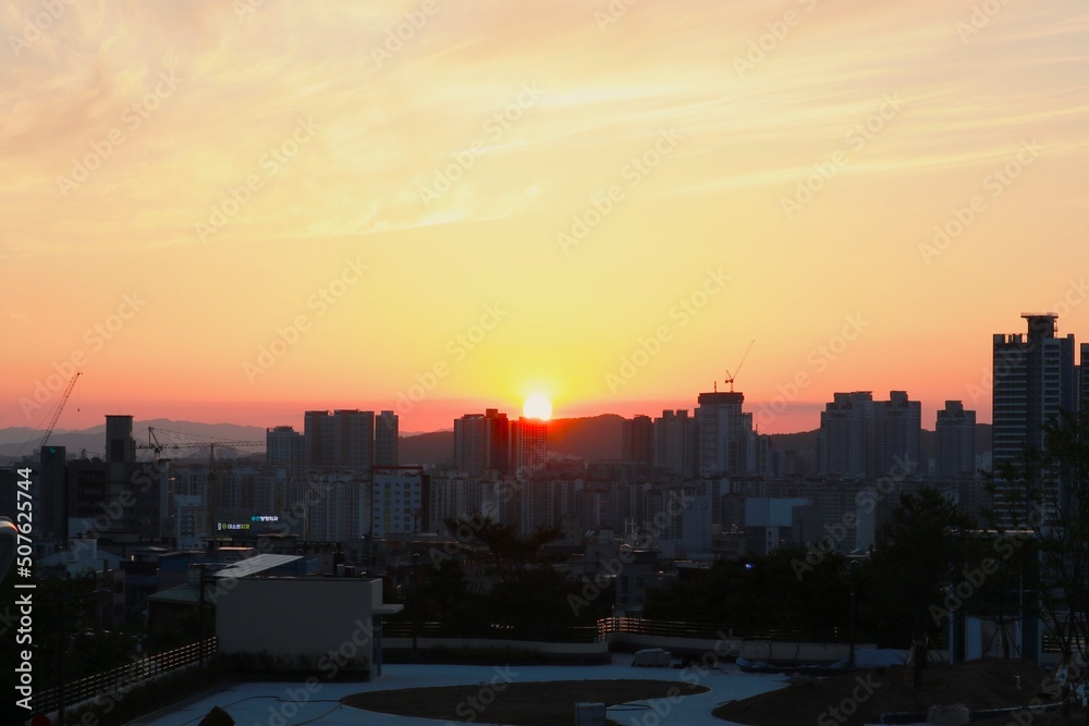 Obraz premium 석양속 풍경