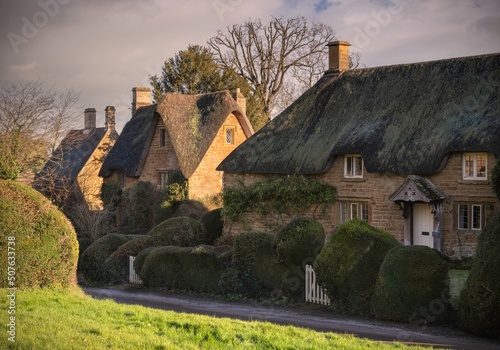Photo Cotswold cottages at Great Tew, Oxfordshire, England