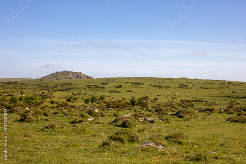 Fotografija The Cheesewring on stowes Hills with the Hurlers at Minions on Bodmin Moor