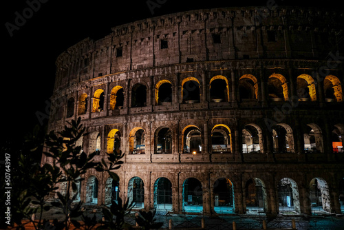 Fotografie colosseum at night