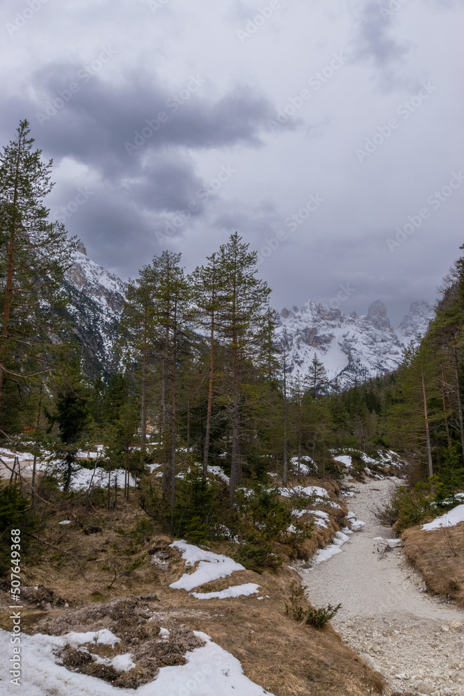 alpin scenery (Dolomites, Italy) alpin scenery (Dolomites, Italy)
