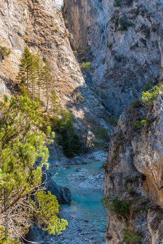 River surrounded by rock formations (Austria) © Franziska Brueckmann