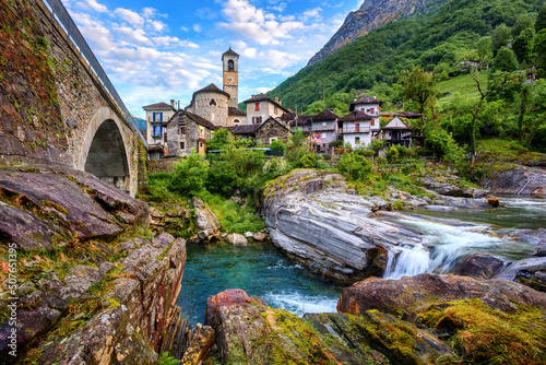 Obraz na płótnie Lavertezzo village in alpine Verzasca valley, Alps mountains, Switzerland w salonie