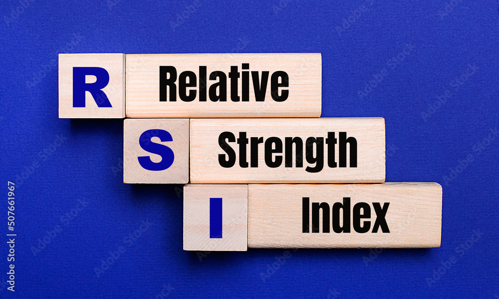 Obraz premium On a bright blue background, light wooden blocks and cubes with the text RSI Relative Strength Index