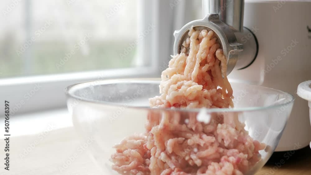 Video „Cooking minced meat with an electric meat grinder in the kitchen