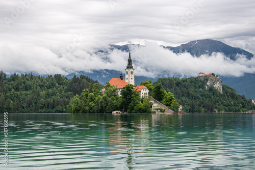 Kirche am Bleder See in Slowenien