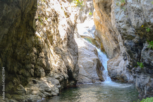 Foto -35 Fiume-rocce-pozza-gola-cascatella-Magisano