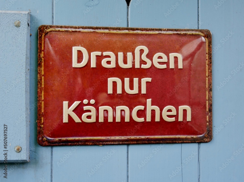 Obraz premium Draußen nur Kännchen