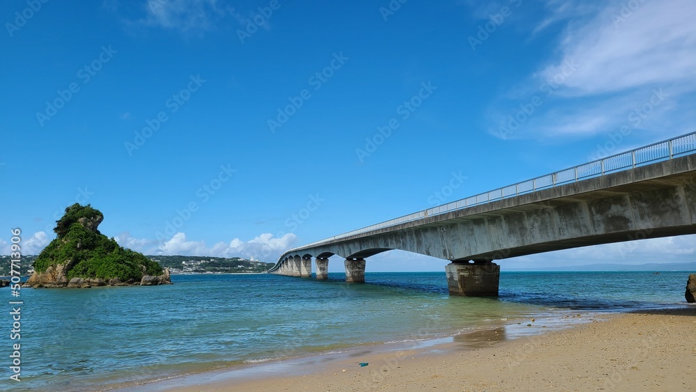 美しい海と大きな橋