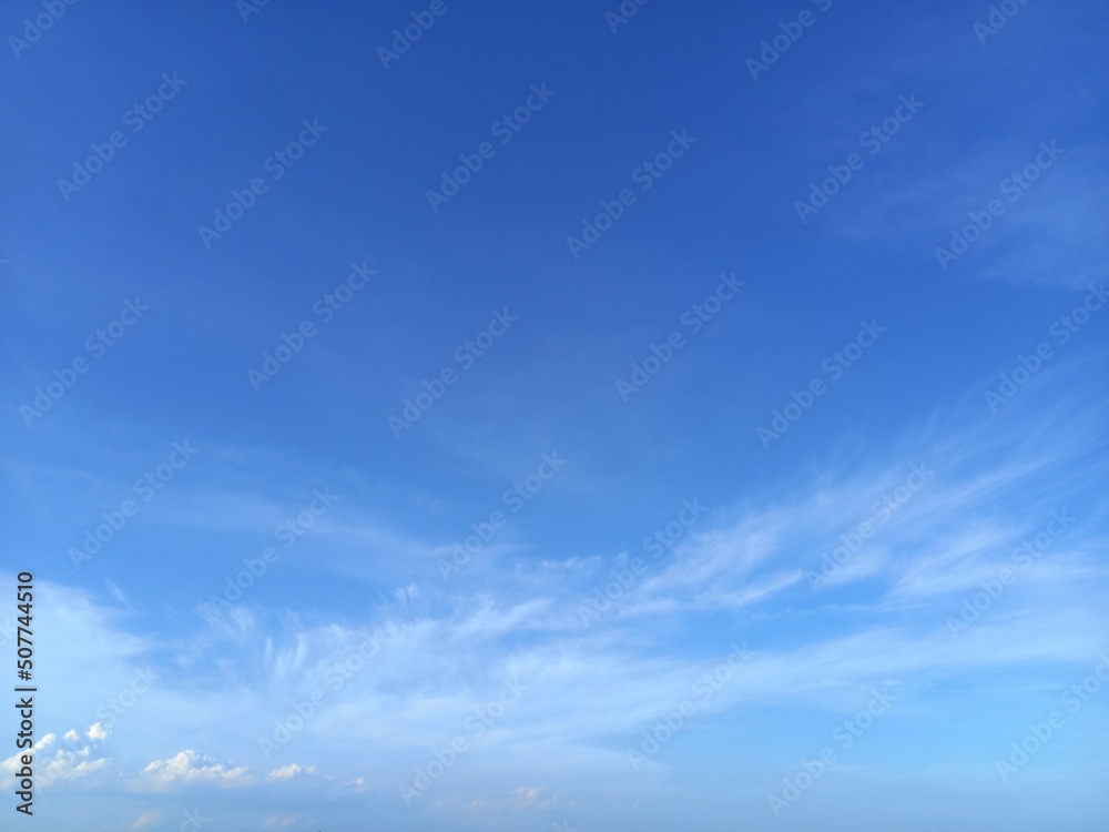 Obraz premium blue sky with soft cloud or cirrus cloud