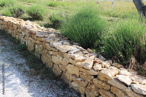 Muret en pierre sèche, aménagement extérieur
