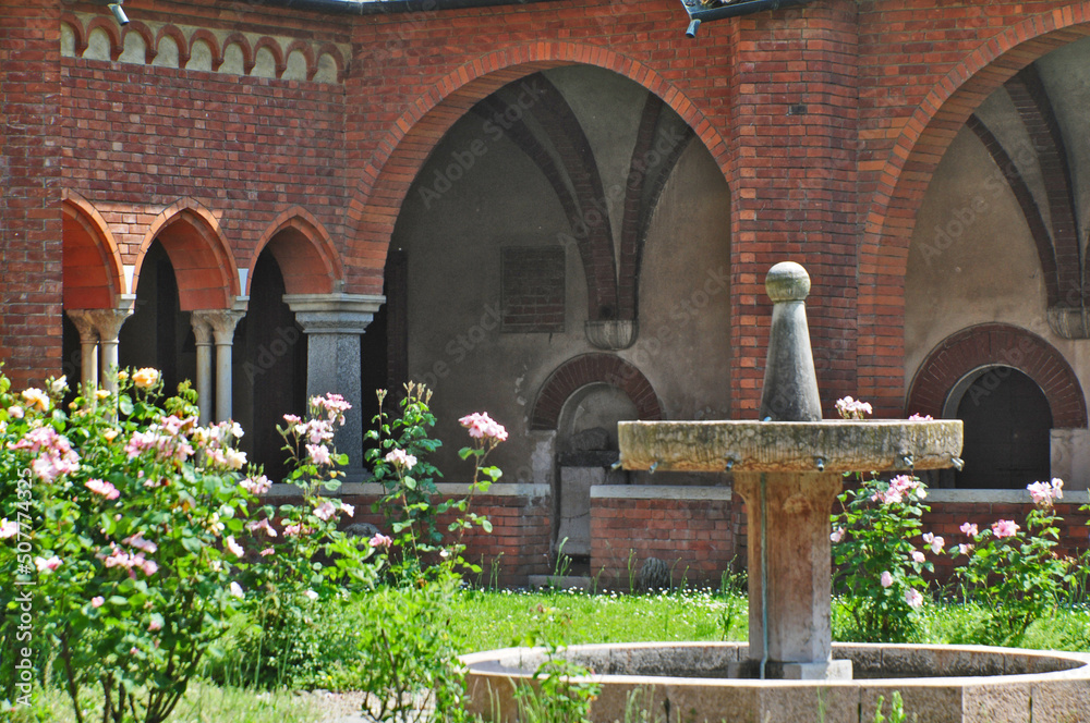Il Chiostro dell'abbazia benedettina di Chiaravalle, Milano	