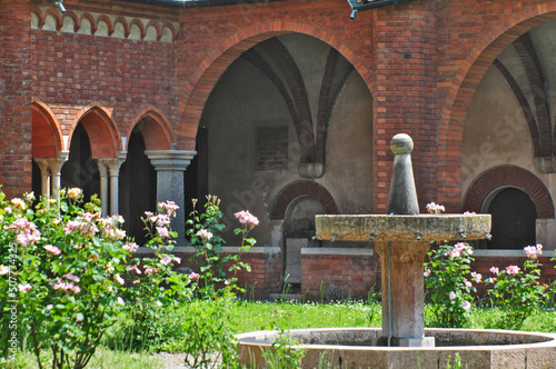 Il Chiostro dell'abbazia benedettina di Chiaravalle, Milano	 photo