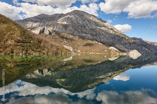 Fototapeta Naklejka Na Ścianę i Meble -  Beautiful reservoir and mountain landscape in Riano. Mirror effect. Spain