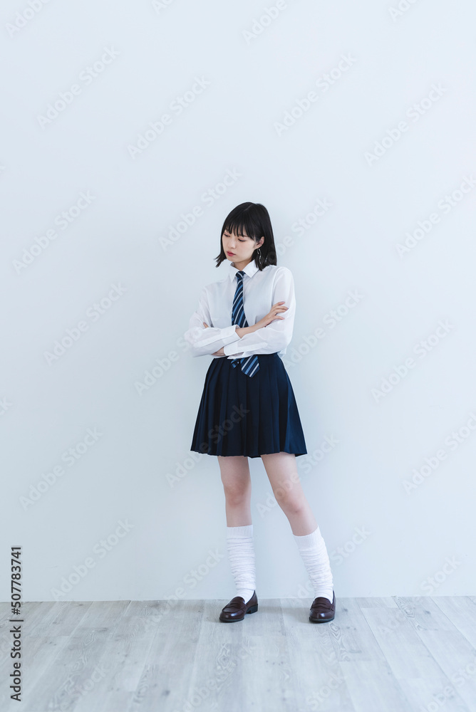 制服を着た女子高生 制服を着た女子高生