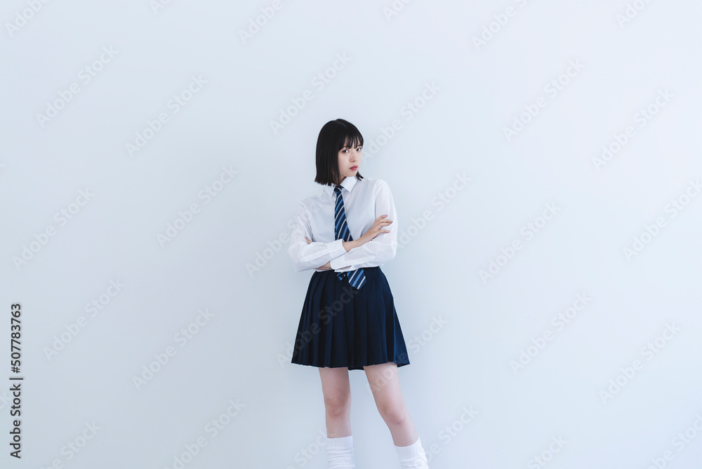 制服を着た女子高生 制服を着た女子高生