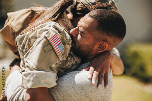 Canvastavla Heartwarming military homecoming