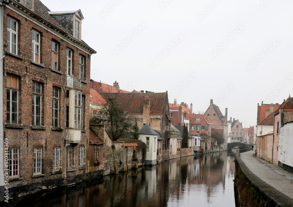 Obraz premium the famous old houses near the water in Bruges, Belgium