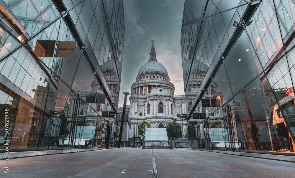 st pauls cathedral view from the shopping center the one at sunset May 2022