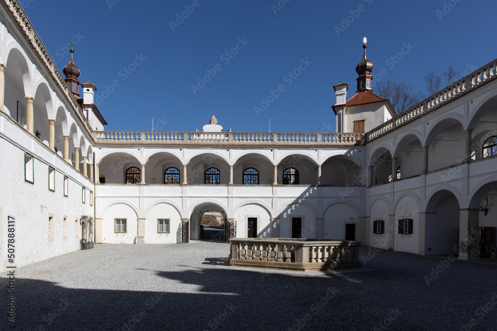 Historischer Arkadenhof von Schloss Herberstein - Steiermark - Österreich
