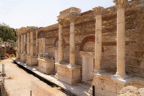 Nysa, Aydın ilinin Sultanhisar ilçesi sınırlarında yer alan bir antik kent örenidir. Tarihi MÖ 3. yüzyıla kadar uzanmaktadır. photo