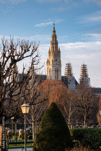 Wiener Rathaus im Herbst