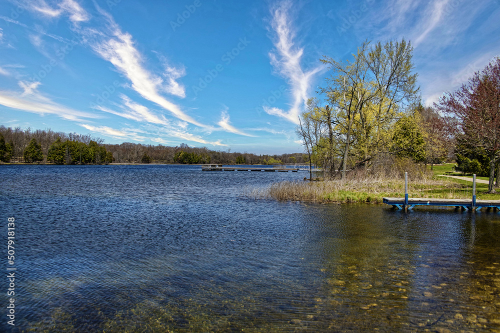 Naklejka premium Crooked Lake in Spring