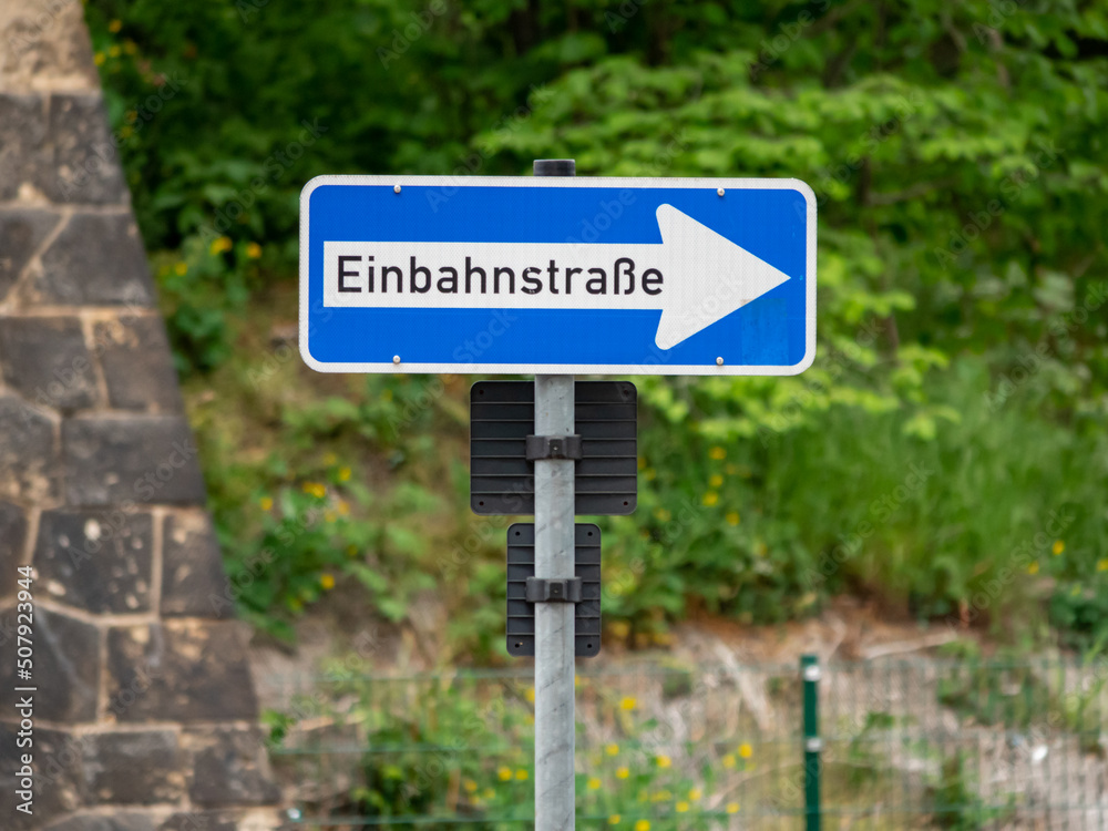 One way sign in German language 