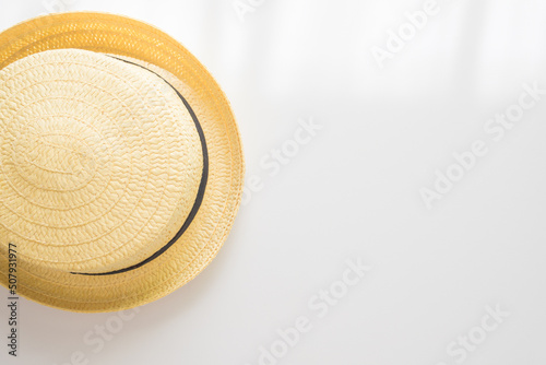 背景素材 爽かな陽射しと可愛い麦わら帽子