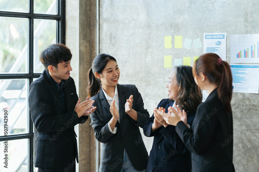 Obraz premium Business People Team Applauding Achievement Concept, Happy business team applauding after successful group meeting.