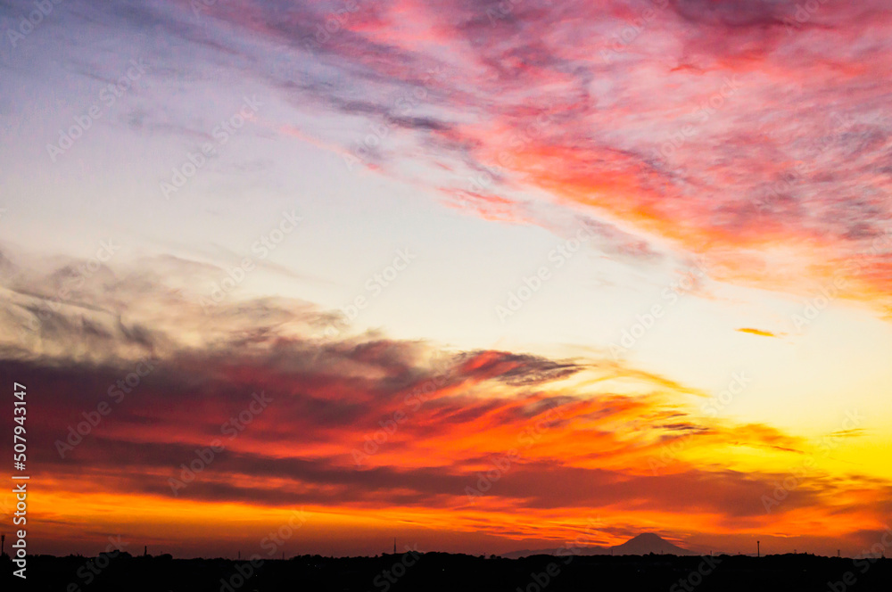 Obraz premium ダイナミックな赤の夕景