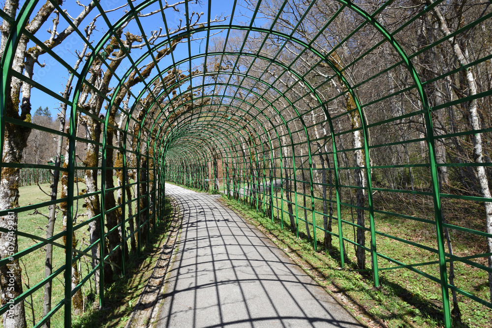 pergola in ettal, bayern, deutschland pergola in ettal, bayern, deutschland
