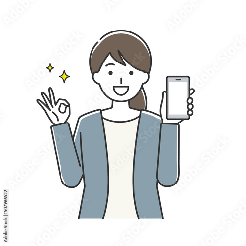 スマホの画面を見せる笑顔の女性 ビジネスウーマン