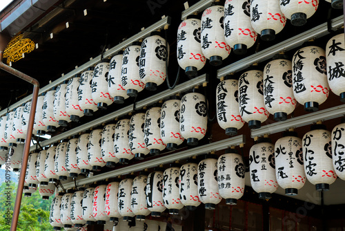 lanternes blanche dans un temples  © Constance