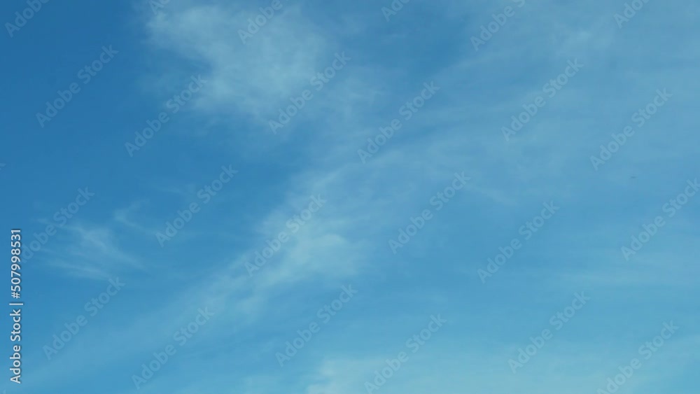 Pure Blue Sky Azure Firmament and Feathery White Clouds 4K, Time Lapse. Clean Atmosphere in Sunny Daytime Weather, White Light Cloud, Nitrogen Layer, Height, Height, Heaven, Paradise, Beauty, Airy.