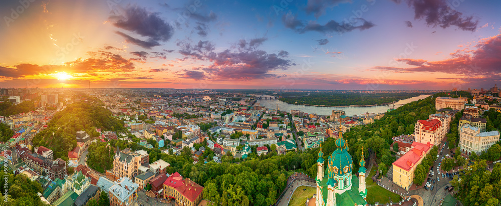 Panoramic view of Kyiv - obrazy, fototapety, plakaty 