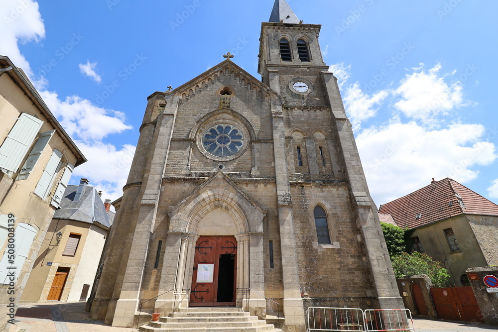 L'église Saint Romain, de style néo gothique, vue de l'extérieur, ville de Chateau-Chinon, département de la Nièvre, France