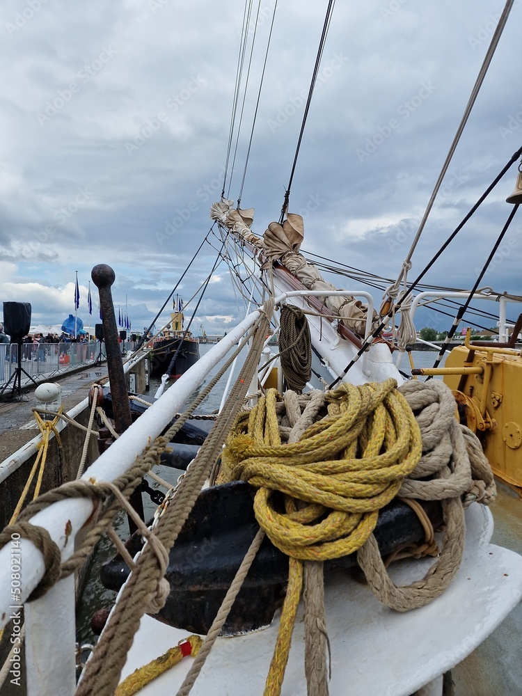 Obraz premium ropes on a ship