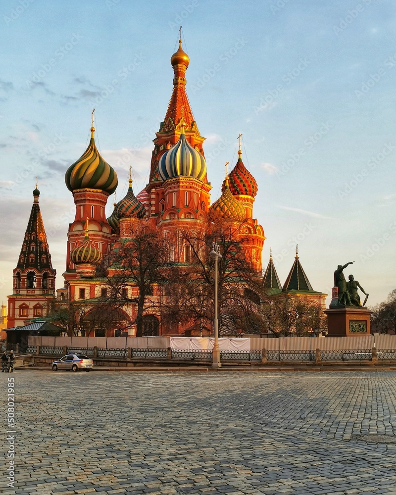 Fototapeta premium View of the Red Square with Vasilevsky descent in Moscow, Russia. Basil's Cathedral is the main attraction of Moscow, Russia. Intercession Cathedral